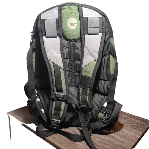 Hi-Tec Large Backpack - Picture 7 of 9